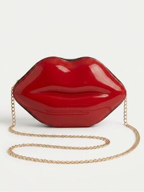 Red Lip-Shaped Crossbody Bag with Gold Chain